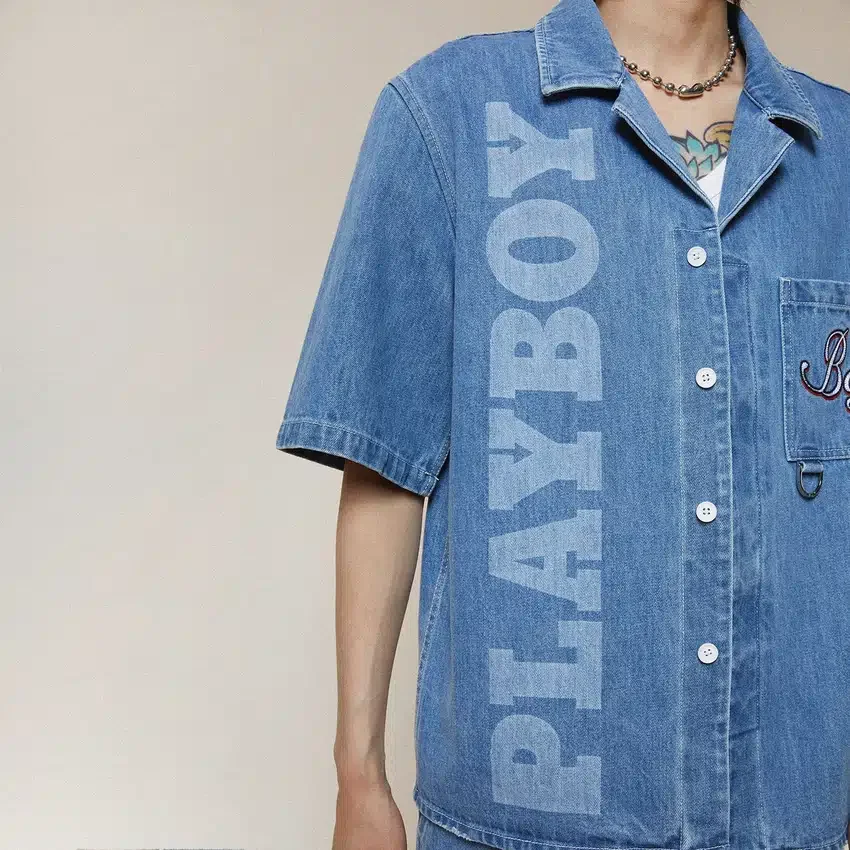 Camisa vaquera «Jumbo Bunny» de Playboy x BOY