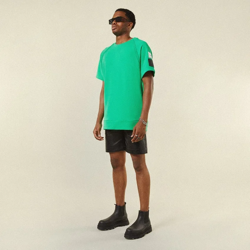 Camiseta oversize con costuras invertidas