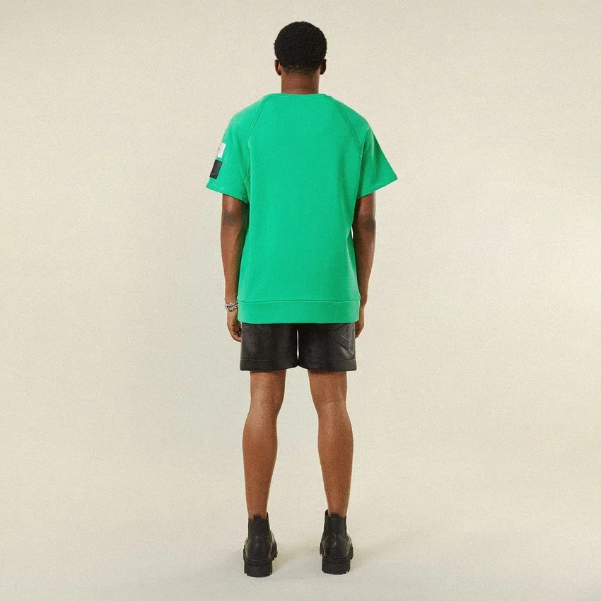 Camiseta oversize con costuras invertidas