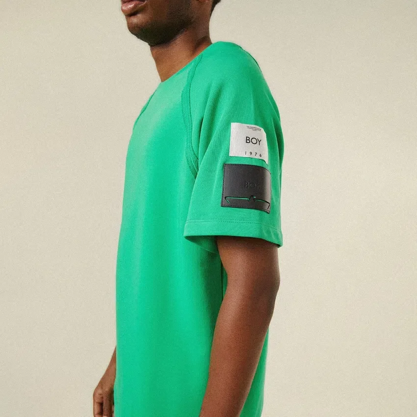 Camiseta oversize con costuras invertidas