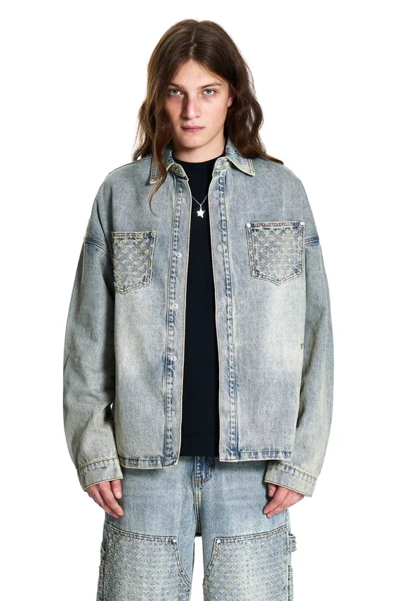 Chaqueta vaquera desgastada con láser