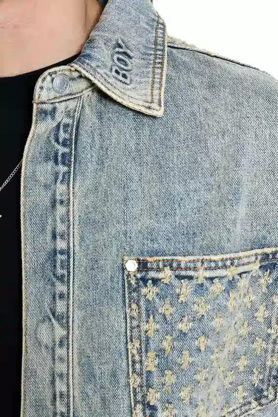 Chaqueta vaquera desgastada con láser