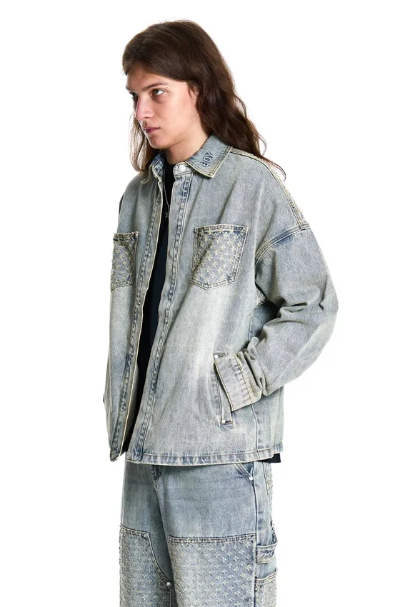 Chaqueta vaquera desgastada con láser
