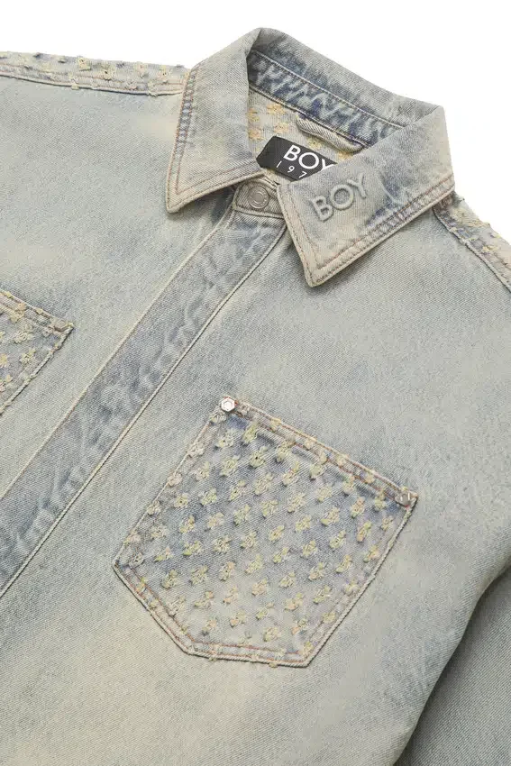 Chaqueta vaquera desgastada con láser