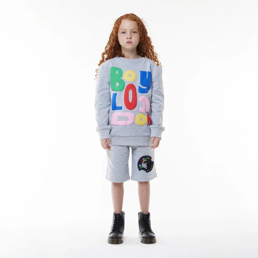 Pantalones cortos con insignia para BOY