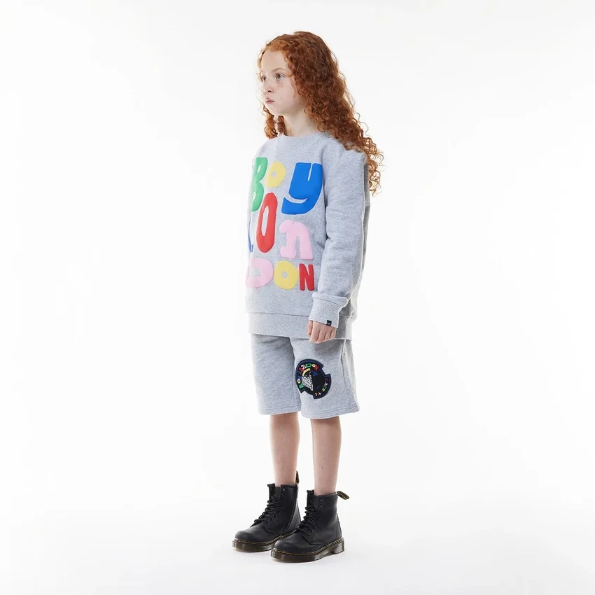 Pantalones cortos con insignia para BOY